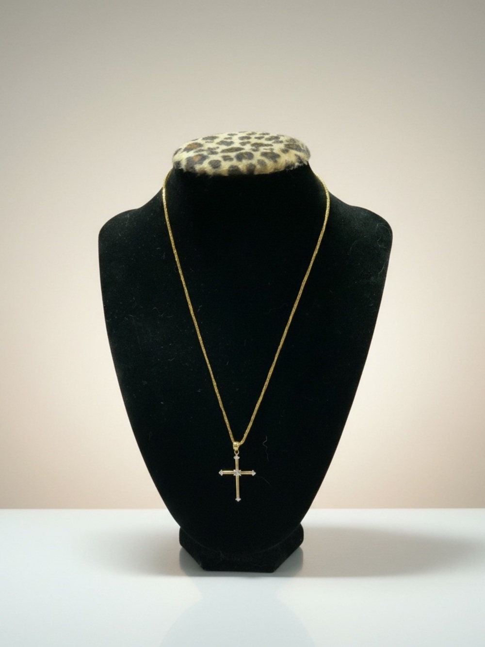 18K Gold Cross Pendant Necklace - Elegant Women's Religious Jewelry